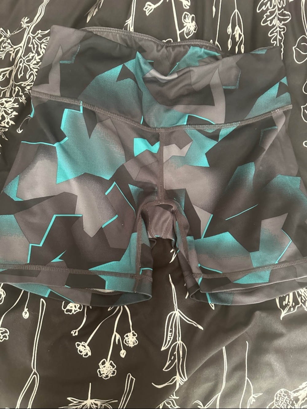 🔥BUNDLE 2/$12🔥Mizuno Black and Teal Geometric Athletic Shorts